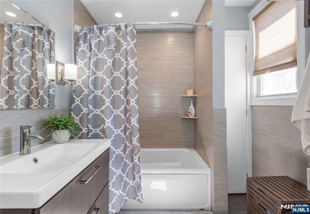 204 Hayward Place, Wallington, NJ 07057