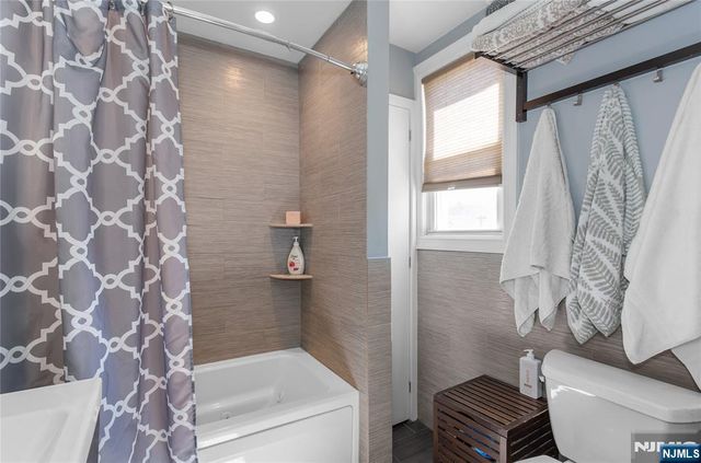 204 Hayward Place, Wallington, NJ 07057