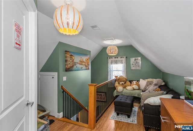 204 Hayward Place, Wallington, NJ 07057