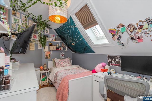 204 Hayward Place, Wallington, NJ 07057