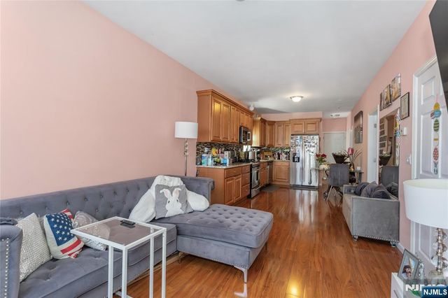 204 Hayward Place, Wallington, NJ 07057