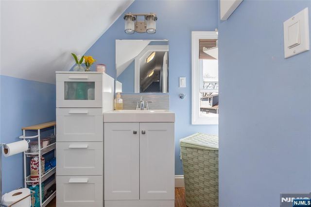 204 Hayward Place, Wallington, NJ 07057