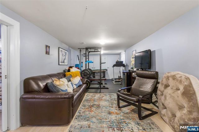 204 Hayward Place, Wallington, NJ 07057