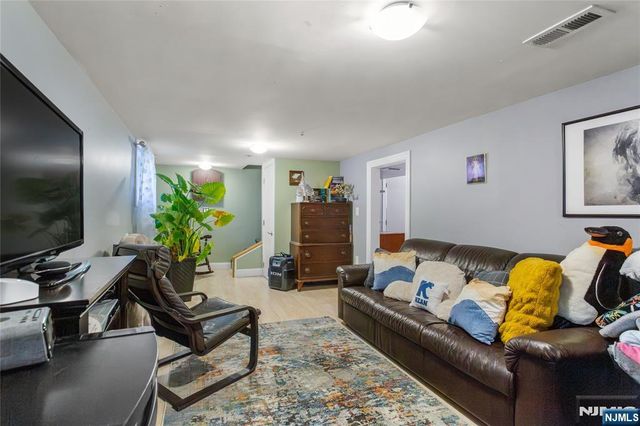 204 Hayward Place, Wallington, NJ 07057