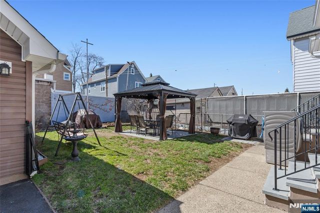 204 Hayward Place, Wallington, NJ 07057