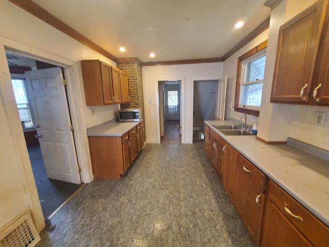 2737 11th Ave C, Moline, IL 61265
