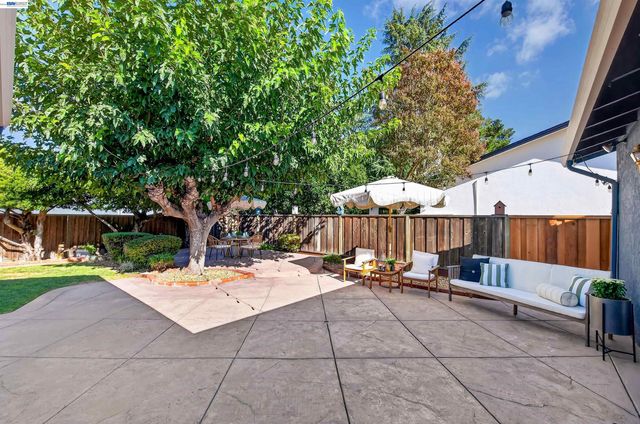 1647 Harvest Rd, Pleasanton, CA 94566