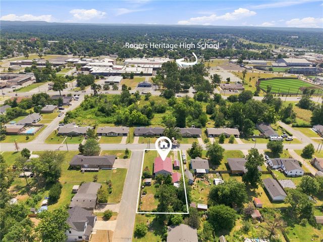 1300 S 9th Street, Rogers, AR 72756