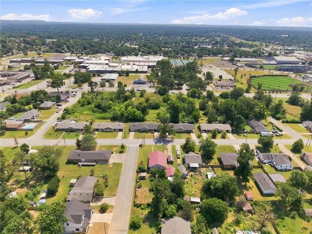 1300 S 9th Street, Rogers, AR 72756
