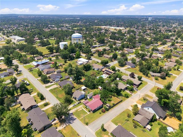 1300 S 9th Street, Rogers, AR 72756