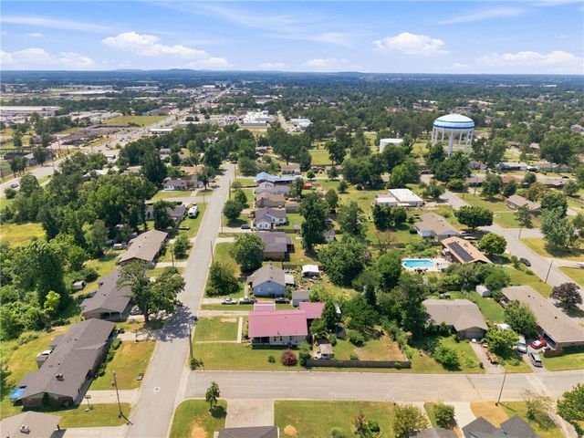 1300 S 9th Street, Rogers, AR 72756