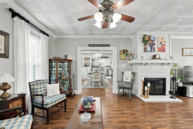 1305 S Crockett Street, Sherman, TX 75090