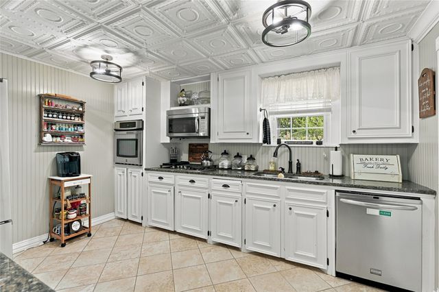 1305 S Crockett Street, Sherman, TX 75090