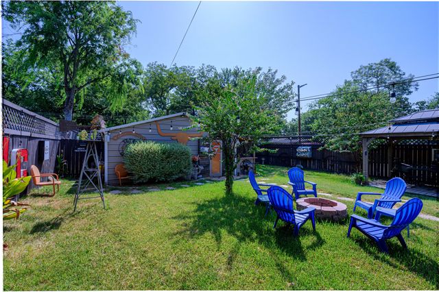 1305 S Crockett Street, Sherman, TX 75090