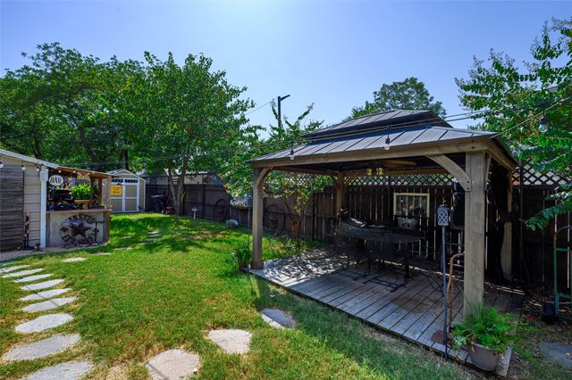 1305 S Crockett Street, Sherman, TX 75090