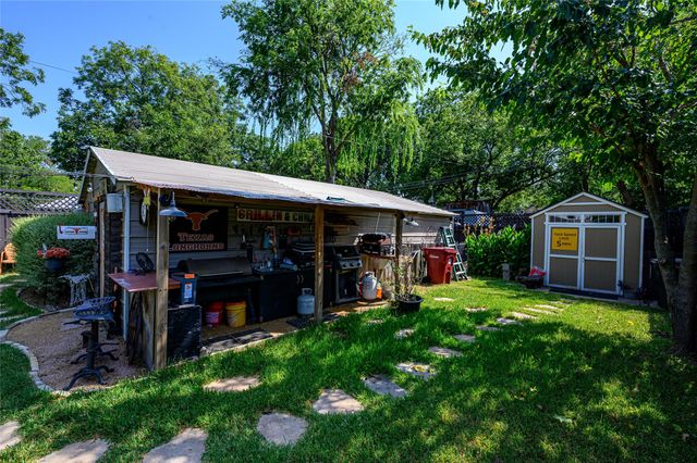 1305 S Crockett Street, Sherman, TX 75090