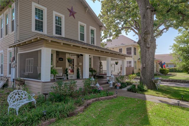 1305 S Crockett Street, Sherman, TX 75090