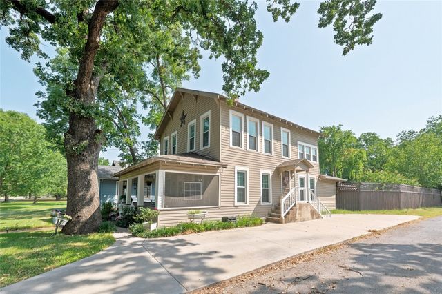 1305 S Crockett Street, Sherman, TX 75090