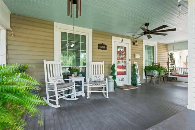 1305 S Crockett Street, Sherman, TX 75090