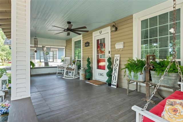 1305 S Crockett Street, Sherman, TX 75090