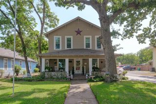 1305 S Crockett Street, Sherman, TX 75090