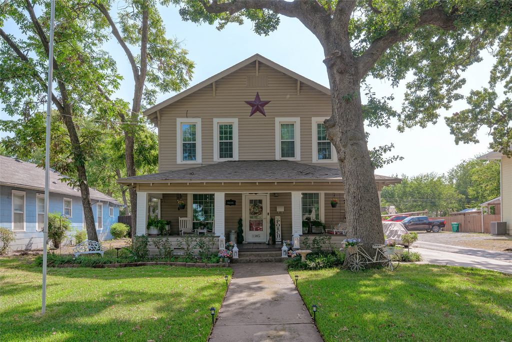 1305 S Crockett Street, Sherman, TX 75090