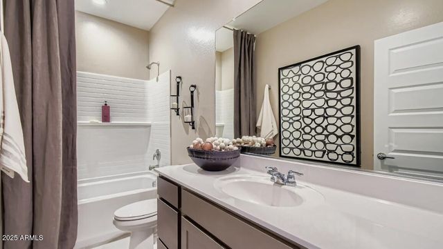 9813 W WELDON Avenue, Phoenix, AZ 85037