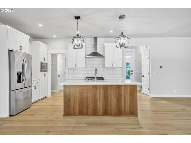 503 HONEYSUCKLE Ln, Eugene, OR 97401