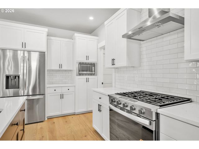503 HONEYSUCKLE Ln, Eugene, OR 97401