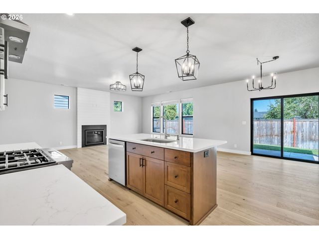 503 HONEYSUCKLE Ln, Eugene, OR 97401
