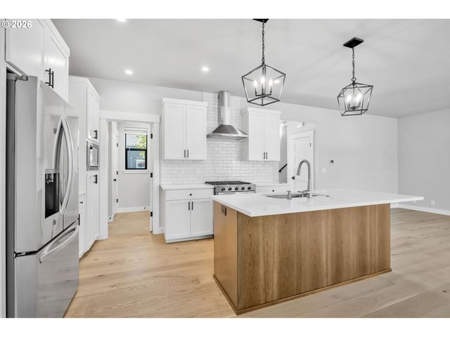 503 HONEYSUCKLE Ln, Eugene, OR 97401