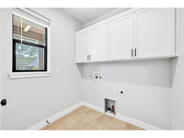 503 HONEYSUCKLE Ln, Eugene, OR 97401