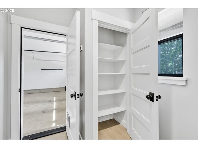 503 HONEYSUCKLE Ln, Eugene, OR 97401