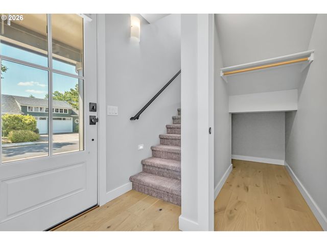 503 HONEYSUCKLE Ln, Eugene, OR 97401