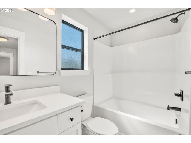 503 HONEYSUCKLE Ln, Eugene, OR 97401