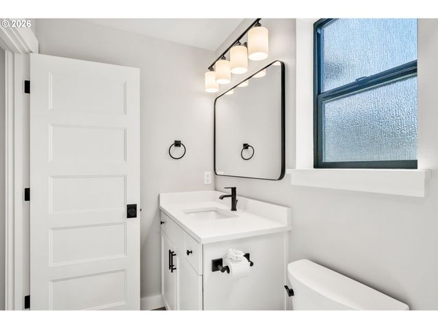 503 HONEYSUCKLE Ln, Eugene, OR 97401