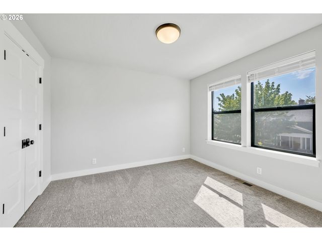 503 HONEYSUCKLE Ln, Eugene, OR 97401