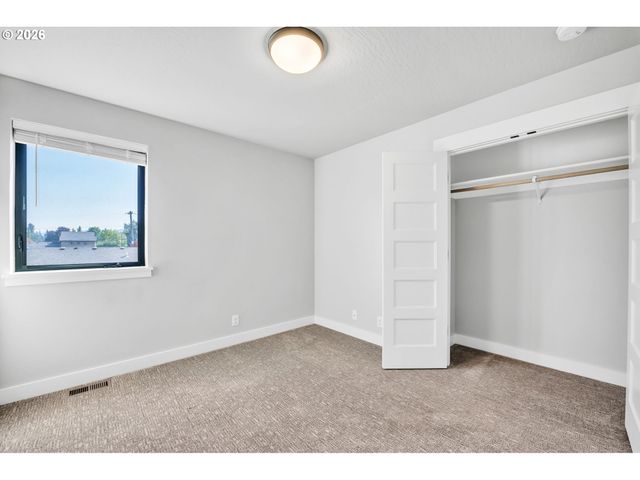 503 HONEYSUCKLE Ln, Eugene, OR 97401