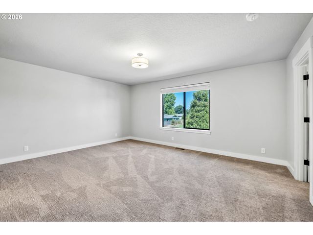 503 HONEYSUCKLE Ln, Eugene, OR 97401
