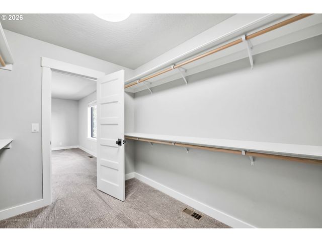 503 HONEYSUCKLE Ln, Eugene, OR 97401