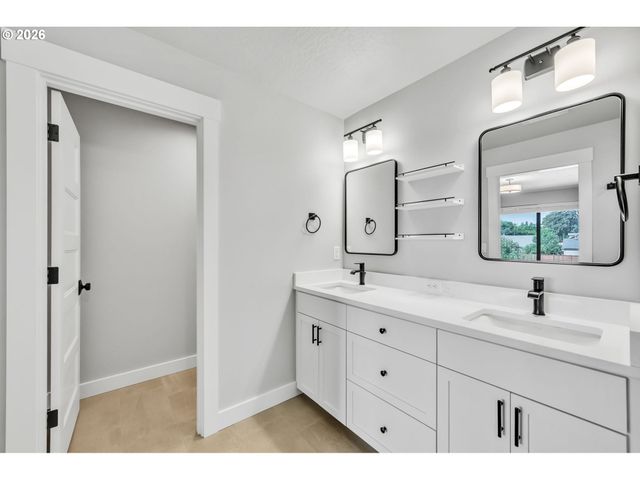 503 HONEYSUCKLE Ln, Eugene, OR 97401