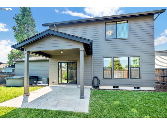 503 HONEYSUCKLE Ln, Eugene, OR 97401