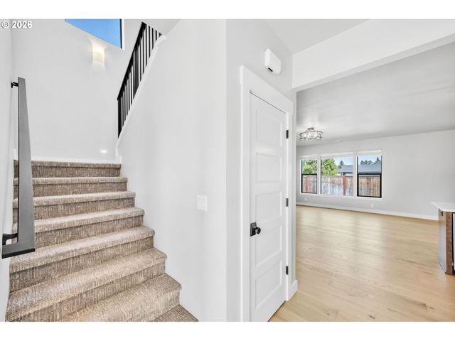 503 HONEYSUCKLE Ln, Eugene, OR 97401