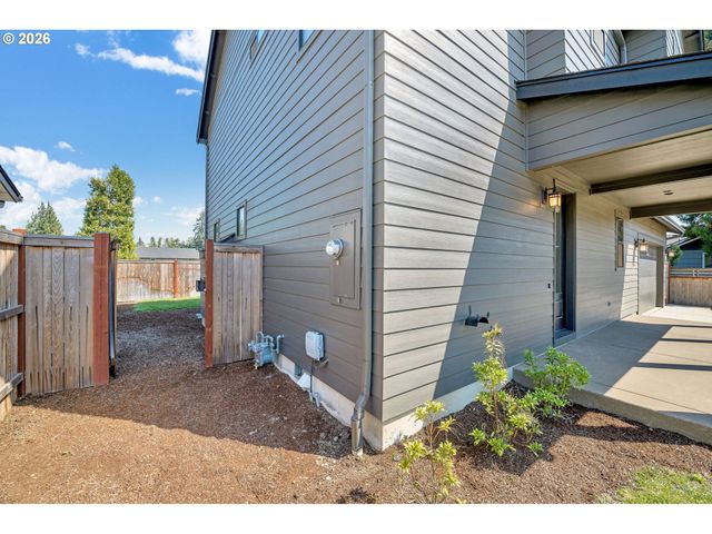 503 HONEYSUCKLE Ln, Eugene, OR 97401