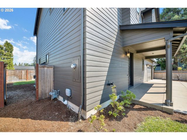 503 HONEYSUCKLE Ln, Eugene, OR 97401