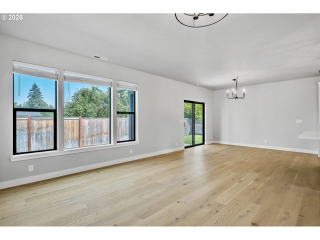 503 HONEYSUCKLE Ln, Eugene, OR 97401