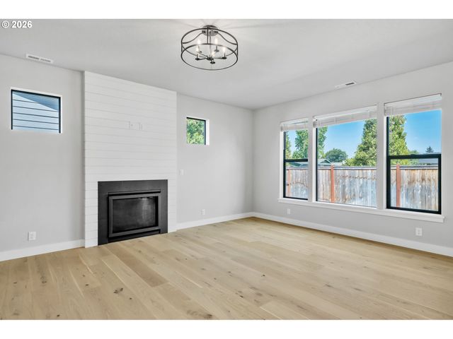 503 HONEYSUCKLE Ln, Eugene, OR 97401