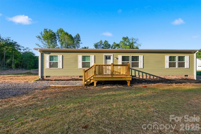 4433 Old US 421 Highway W, Yadkinville, NC 27055