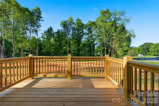 4433 Old US 421 Highway W, Yadkinville, NC 27055