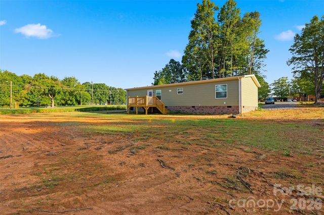 4433 Old US 421 Highway W, Yadkinville, NC 27055